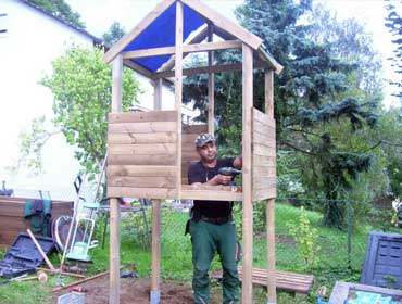 Ein Holzhaus für Kinder bauen